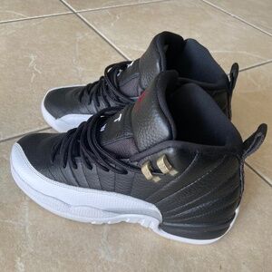 Air Jordan 12s playoff size 7